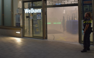 Mistmachine zet supermarkt in Nijmegen vol rook